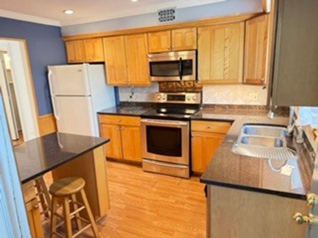 3250 Sanders Road 10C, Northbrook, IL 60062