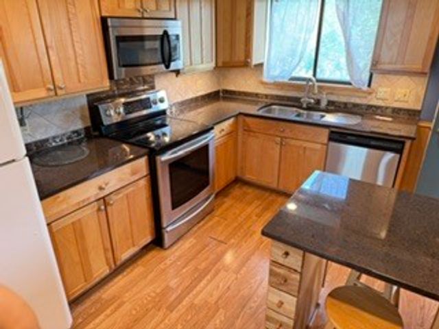 3250 Sanders Road 10C, Northbrook, IL 60062