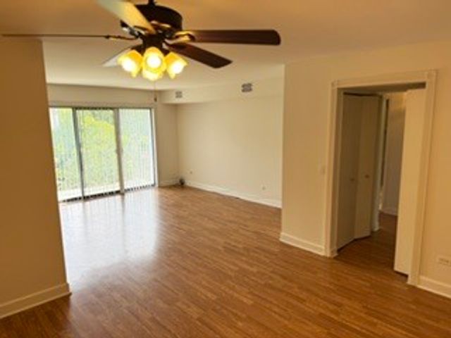 3250 Sanders Road 10C, Northbrook, IL 60062