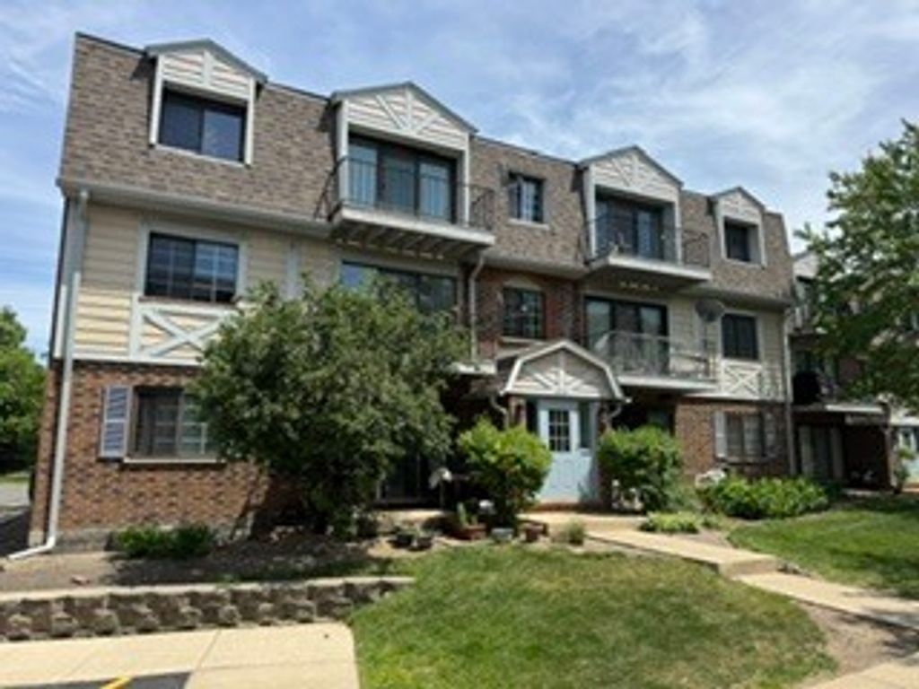 3250 Sanders Road 10C, Northbrook, IL 60062