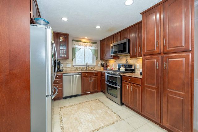 25 Pelham Street, Nashua, NH 03063