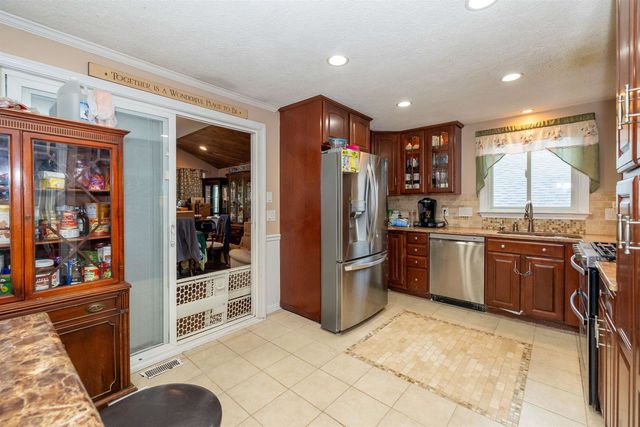 25 Pelham Street, Nashua, NH 03063