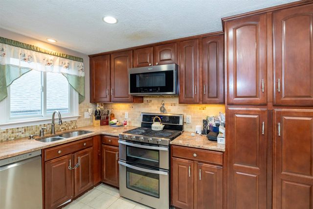 25 Pelham Street, Nashua, NH 03063