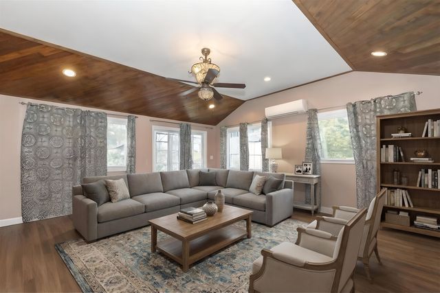 25 Pelham Street, Nashua, NH 03063