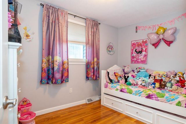 25 Pelham Street, Nashua, NH 03063