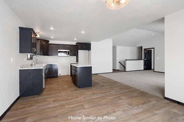 1935 HUFFCUTT LANE, Waupaca, WI 54981