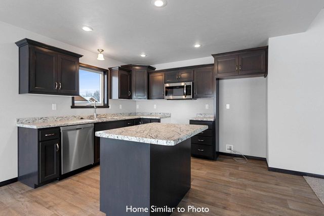 1935 HUFFCUTT LANE, Waupaca, WI 54981
