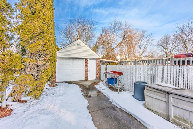 39 Stewart Street, Floral Park, NY 11001