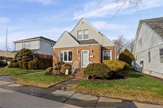 39 Stewart Street, Floral Park, NY 11001