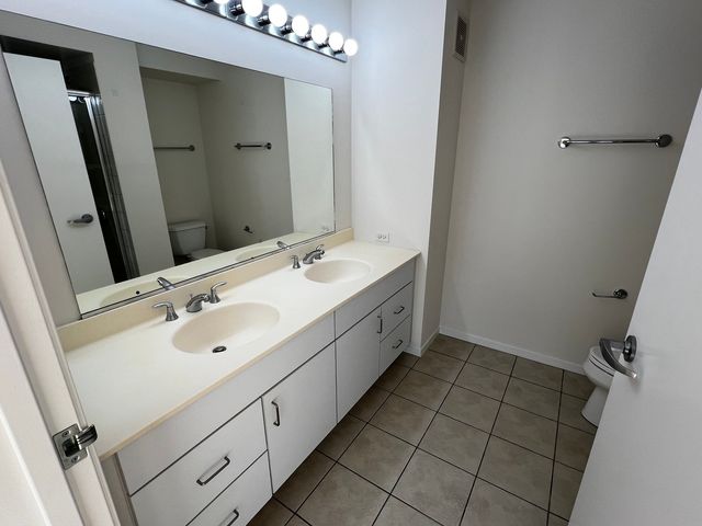 9655 Woods Drive 406, Skokie, IL 60077