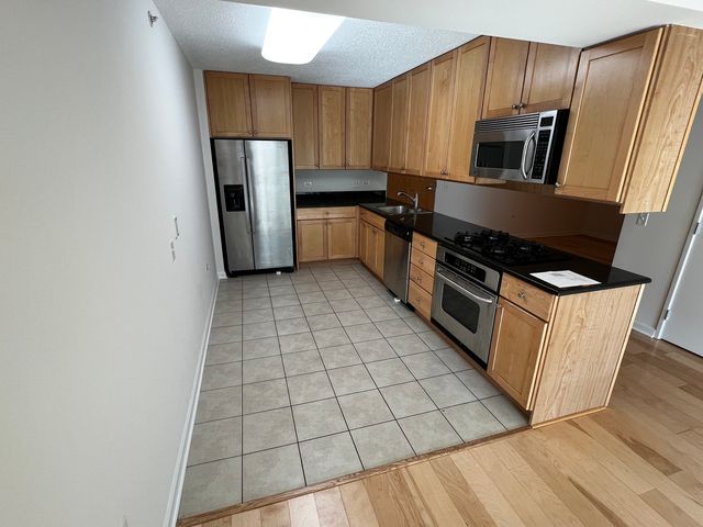 9655 Woods Drive 406, Skokie, IL 60077