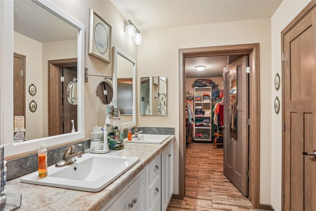 8137 Ivy Street, Dexter, IA 50070
