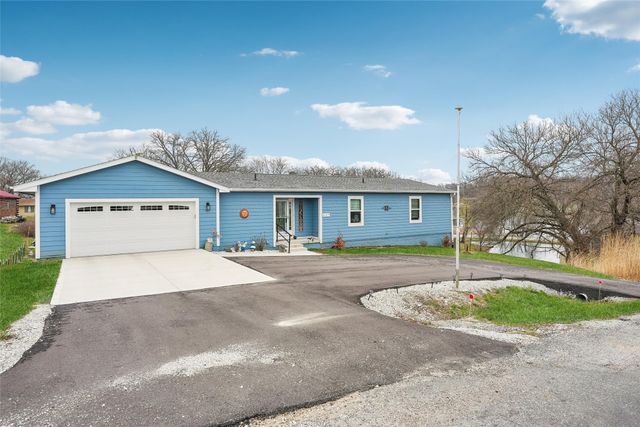 8137 Ivy Street, Dexter, IA 50070