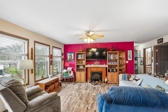 8137 Ivy Street, Dexter, IA 50070