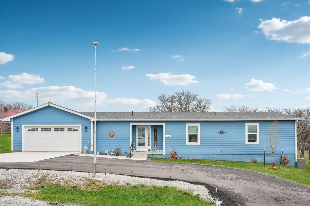 8137 Ivy Street, Dexter, IA 50070