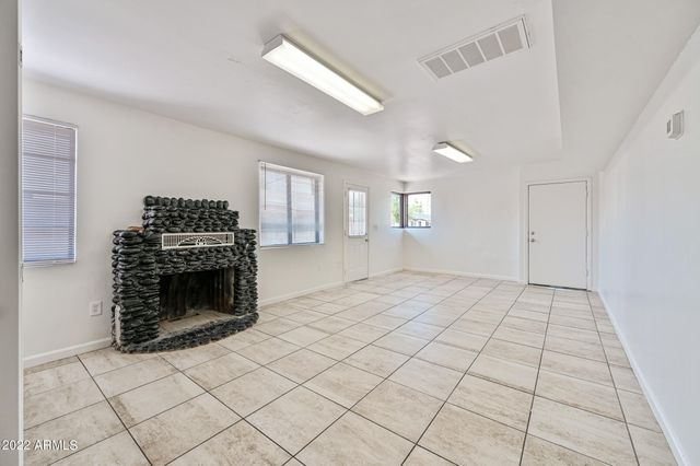 3949 E EARLL Drive 14, Phoenix, AZ 85018