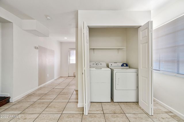 3949 E EARLL Drive 14, Phoenix, AZ 85018