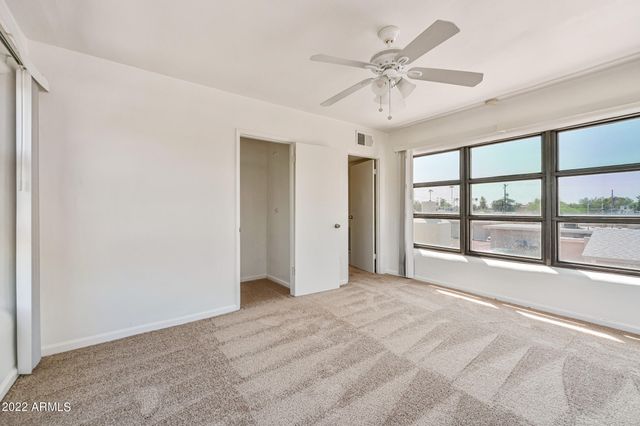 3949 E EARLL Drive 14, Phoenix, AZ 85018