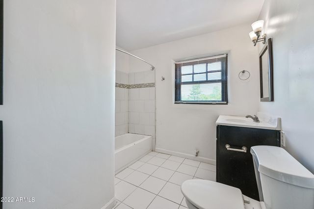 3949 E EARLL Drive 14, Phoenix, AZ 85018