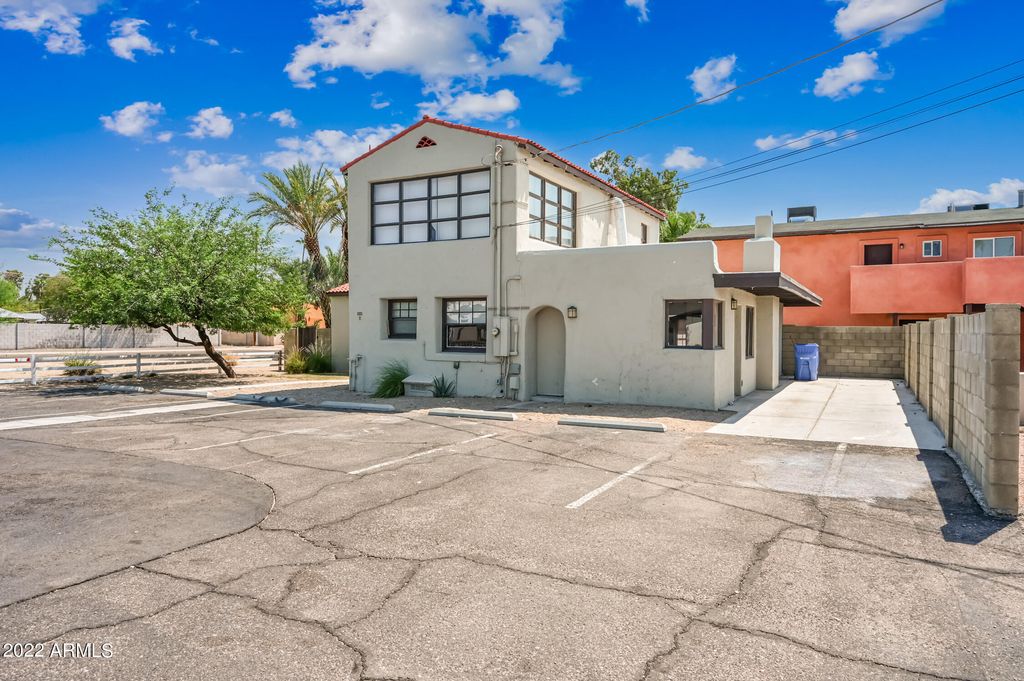 3949 E EARLL Drive 14, Phoenix, AZ 85018