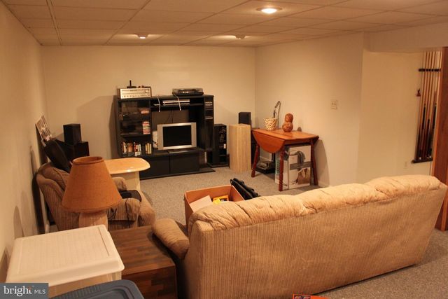 8 MINT LEAF DR, Hamilton, NJ 08690