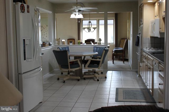 8 MINT LEAF DR, Hamilton, NJ 08690