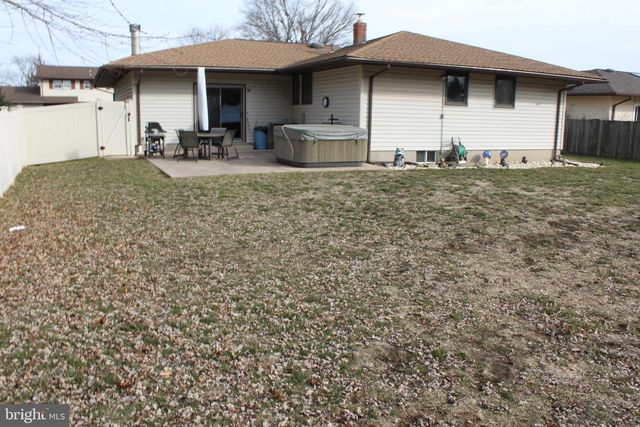 8 MINT LEAF DR, Hamilton, NJ 08690