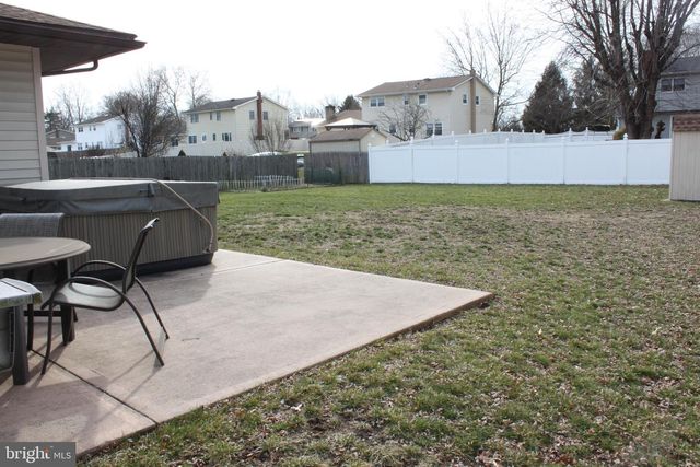 8 MINT LEAF DR, Hamilton, NJ 08690