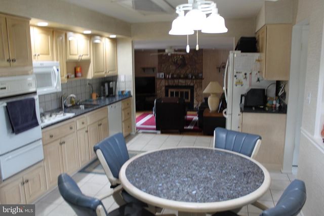 8 MINT LEAF DR, Hamilton, NJ 08690