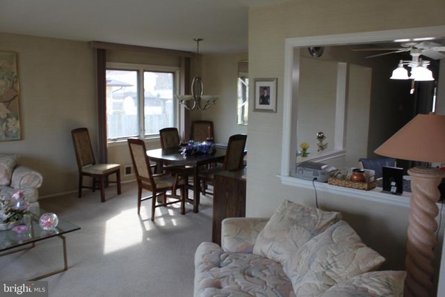 8 MINT LEAF DR, Hamilton, NJ 08690