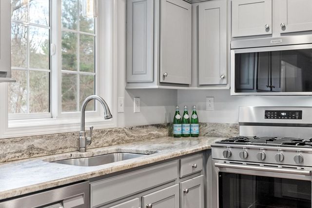 5 Maura Circle, Westford, MA 01886