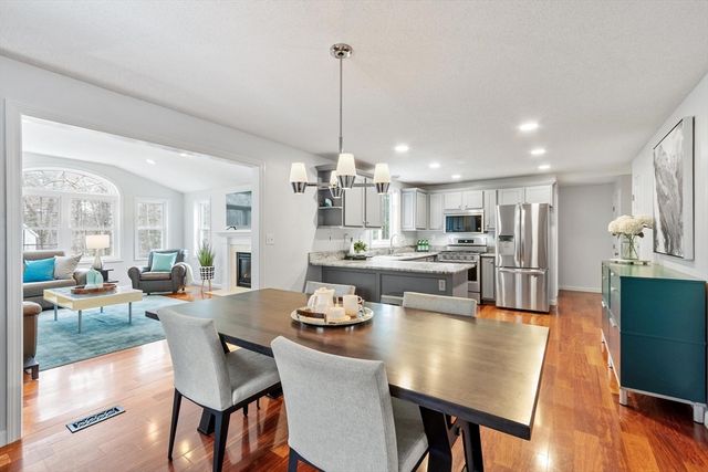 5 Maura Circle, Westford, MA 01886