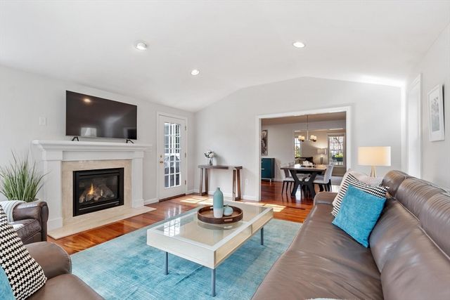 5 Maura Circle, Westford, MA 01886