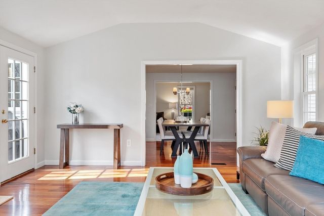 5 Maura Circle, Westford, MA 01886