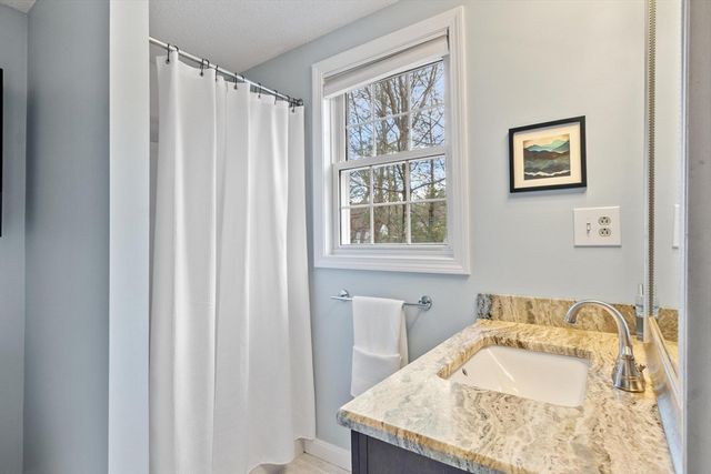 5 Maura Circle, Westford, MA 01886