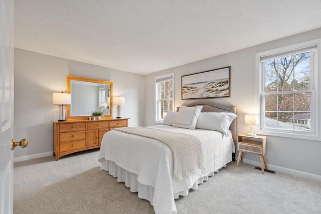 5 Maura Circle, Westford, MA 01886