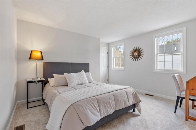 5 Maura Circle, Westford, MA 01886