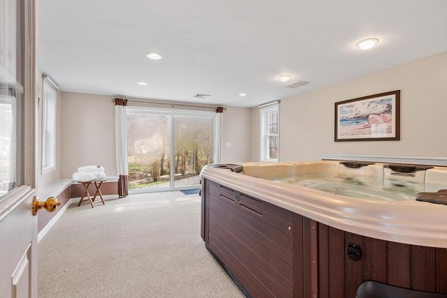 5 Maura Circle, Westford, MA 01886