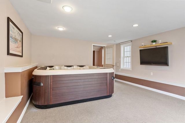 5 Maura Circle, Westford, MA 01886