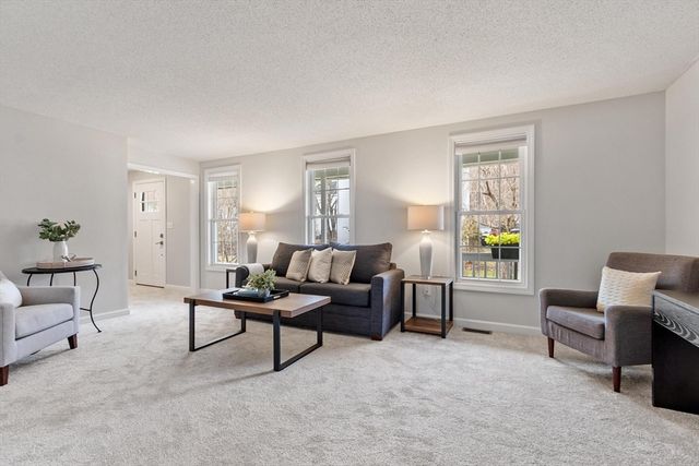 5 Maura Circle, Westford, MA 01886