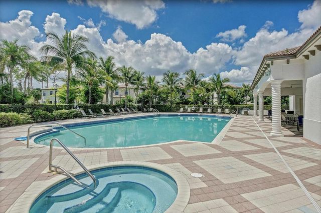 2025 Sugar Maples Dr, Riviera Beach, FL 33410