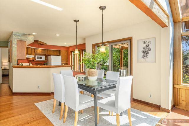 932 NW Nakata Avenue, Bainbridge Island, WA 98110