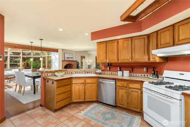 932 NW Nakata Avenue, Bainbridge Island, WA 98110