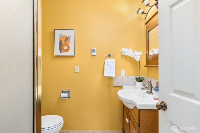 932 NW Nakata Avenue, Bainbridge Island, WA 98110