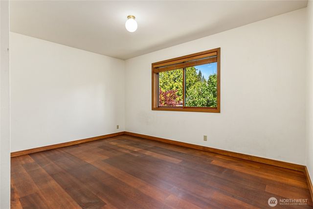 932 NW Nakata Avenue, Bainbridge Island, WA 98110