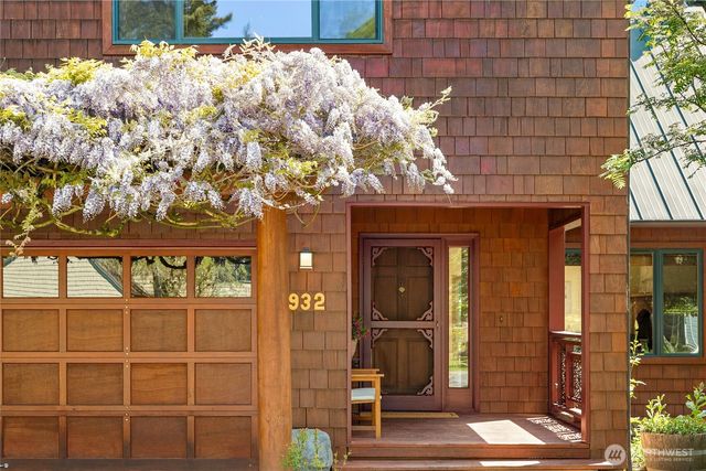 932 NW Nakata Avenue, Bainbridge Island, WA 98110