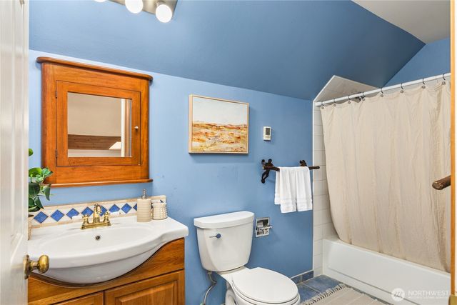 932 NW Nakata Avenue, Bainbridge Island, WA 98110