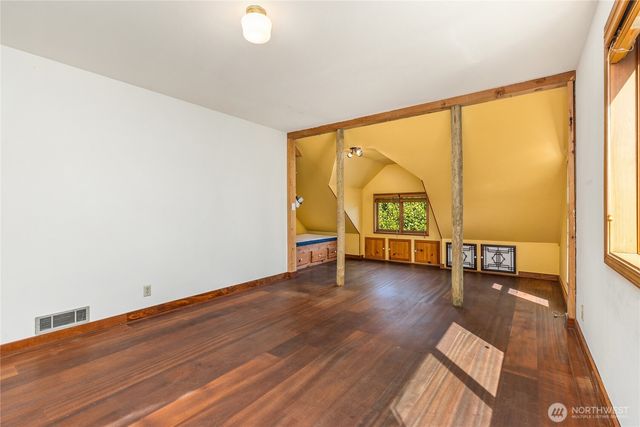 932 NW Nakata Avenue, Bainbridge Island, WA 98110