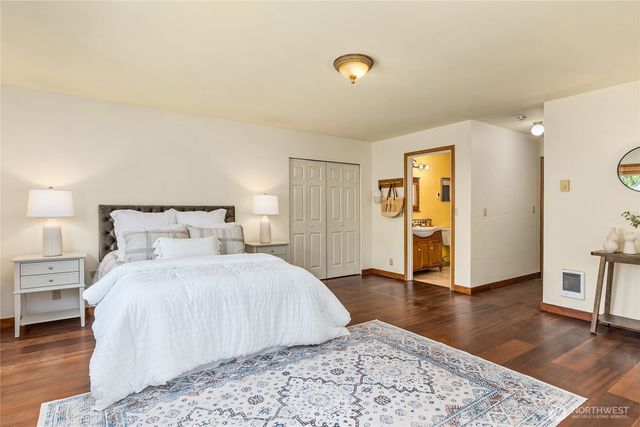 932 NW Nakata Avenue, Bainbridge Island, WA 98110