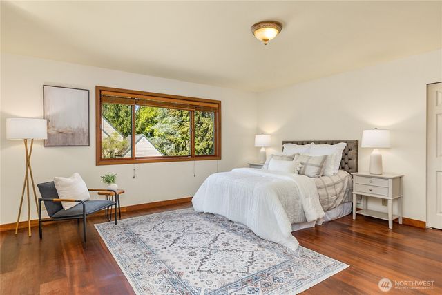 932 NW Nakata Avenue, Bainbridge Island, WA 98110